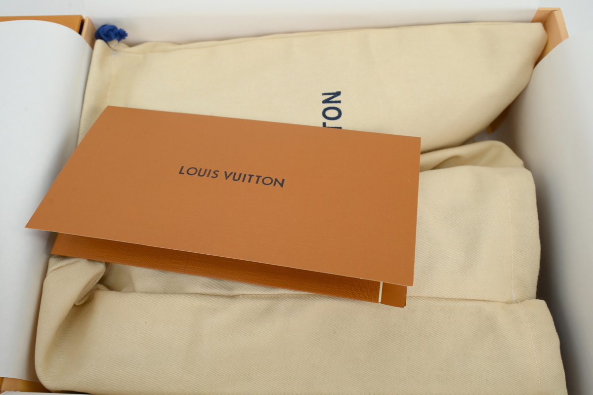 LOUIS VUITTON All Black Diamond Surface