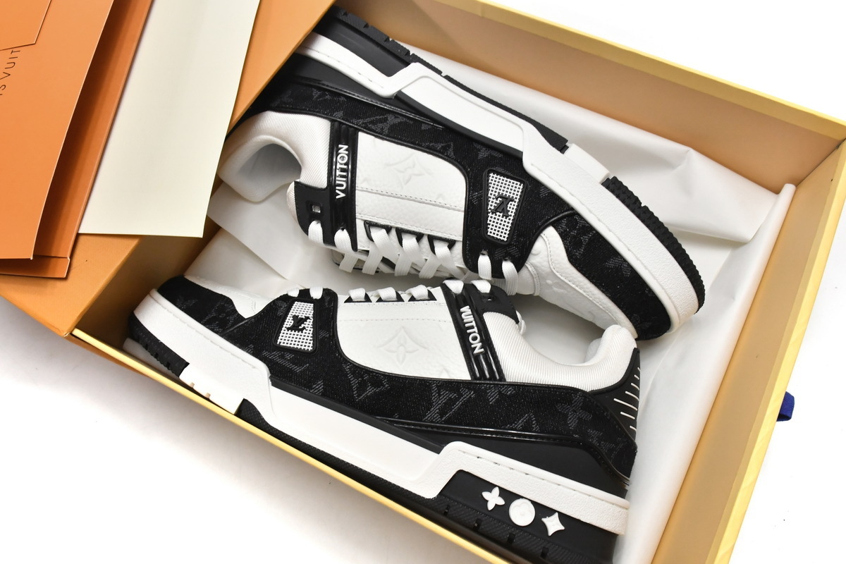 Louis Vuitton Trainer White Black VL1202