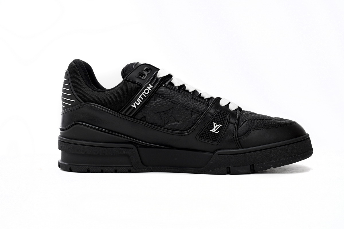 Louis Vuitton Trainer All Black Embossing 1AARER