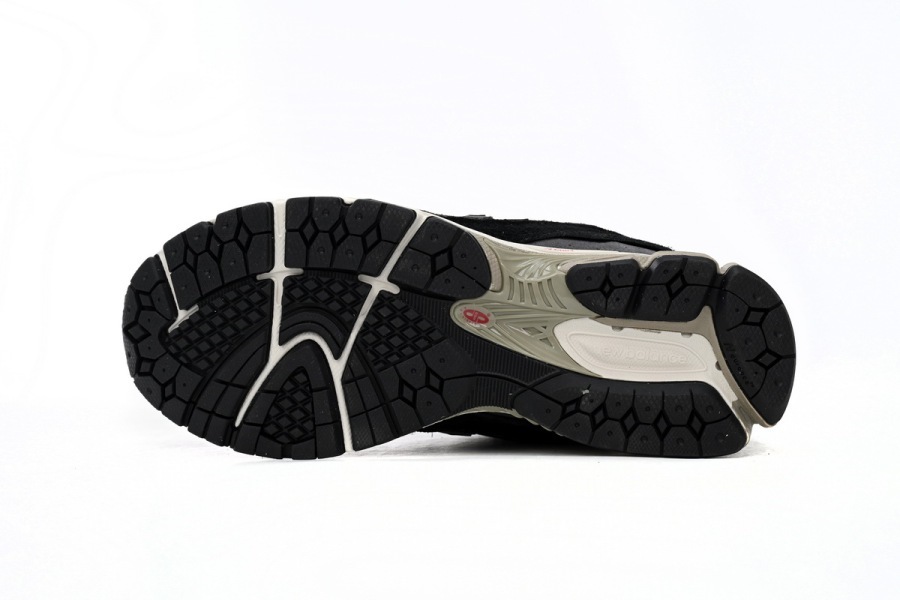New Balance 2002R Protection Pack Black Grey M2002RDJ