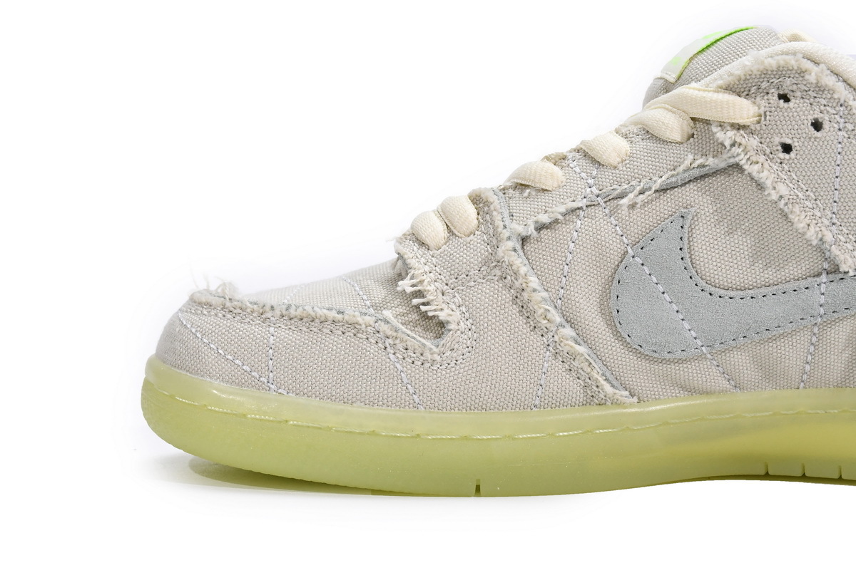 Nike SB Dunk Low Mummy Glow in the Dark DM0774-111