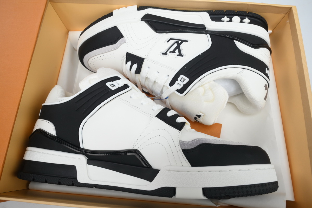 Louis Vuitton Trainer Black White