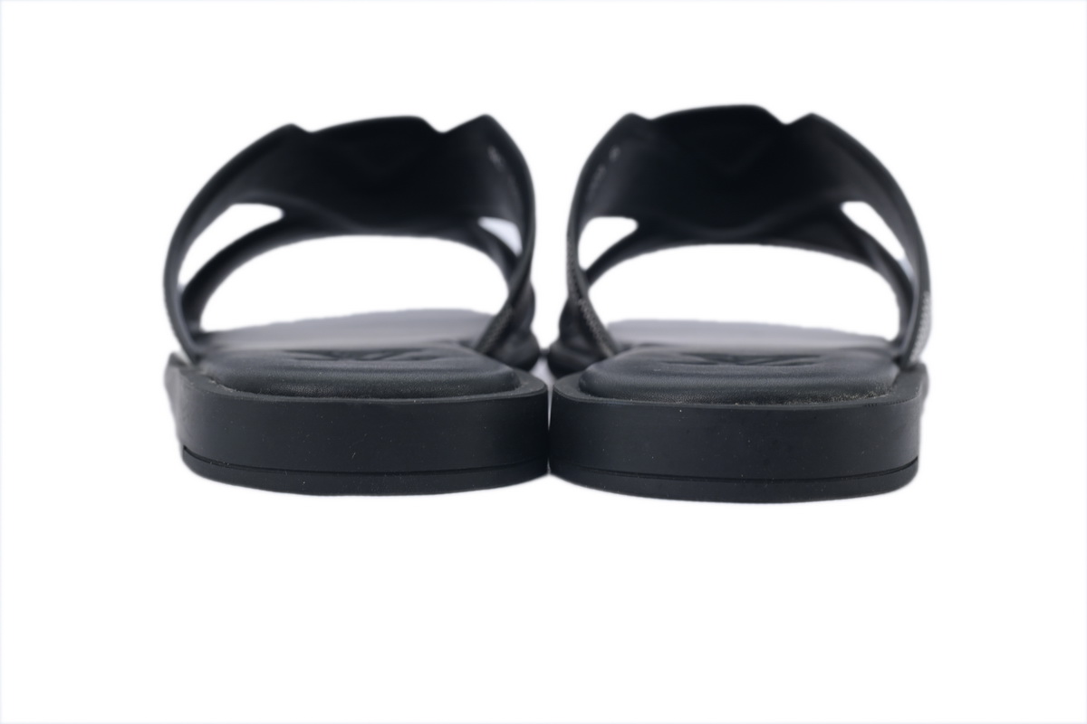 LOUIS VUITTON Oasis Black And White Check