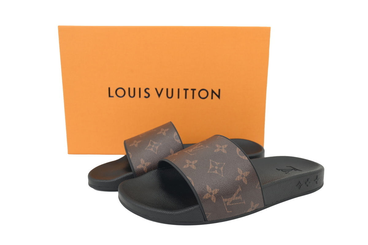 LOUIS VUITTON Waterfront Brown