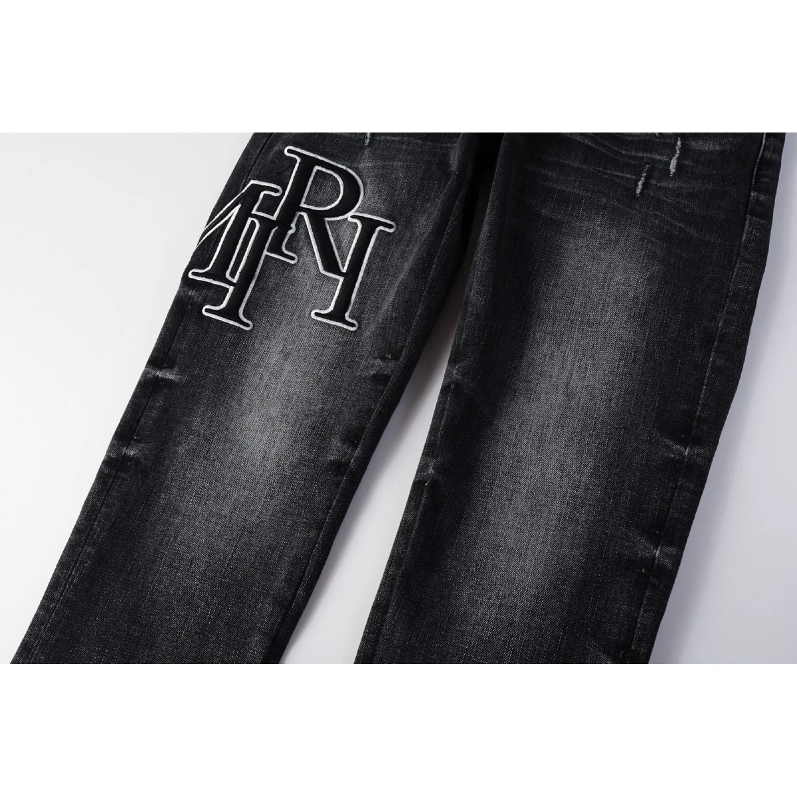 Amiri Jeans 8908